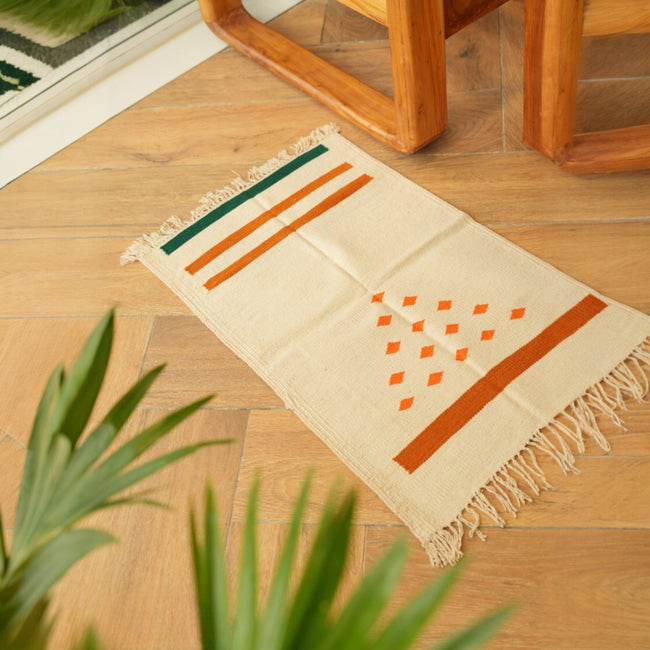 Chowka Bar Navalgund Jamkhana – Handwoven Cream Rug with Dot Pattern, 1.5 x 2.5 Ft