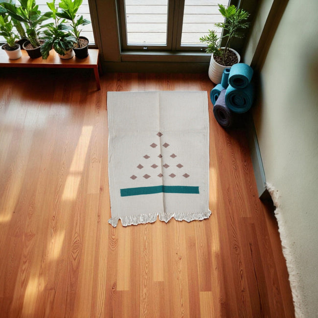 Chowka Bar Navalgund Jamkhana – Handwoven Cream Rug with Dot Pattern, 1.5 x 2.5 Ft